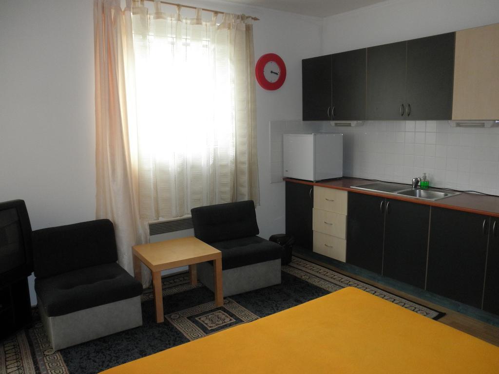 Ehila Hotel KLV Quarto foto